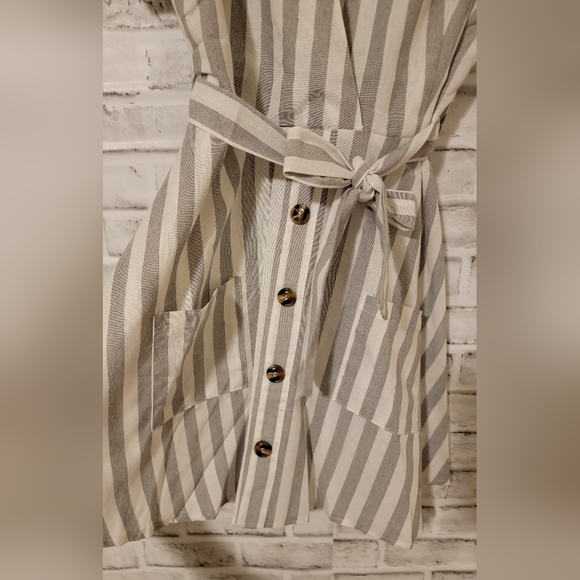 NEW! Casual Short Sleeve, Mini dress w/ Grey Strip and Pockets, Size Large - Picture 4 of 11